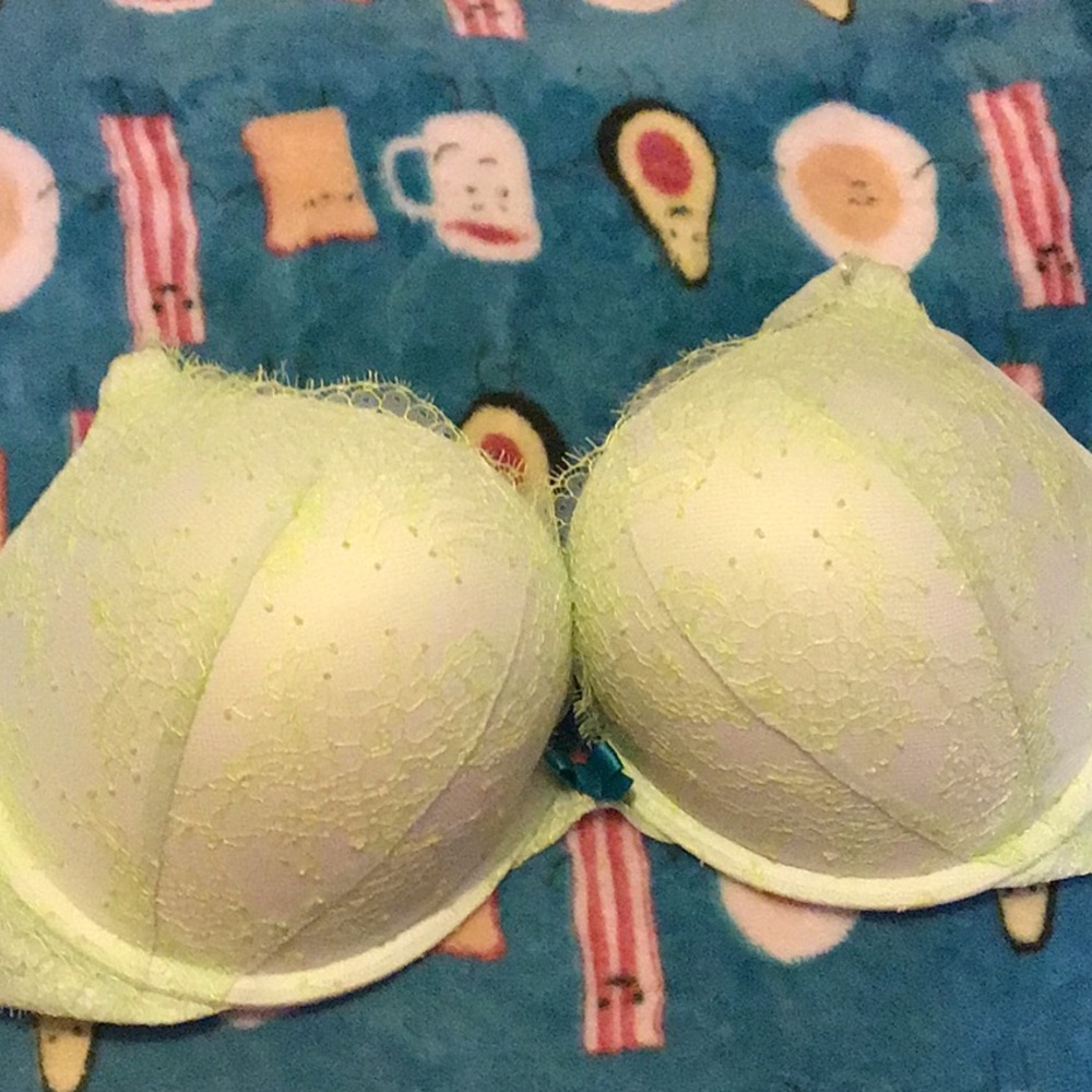 Victoria’s Secret Bombshell Plunge Bra💚
